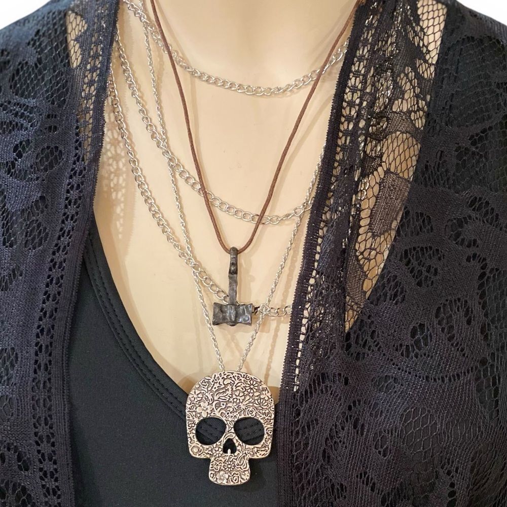 Silver Antique Large Skull Pendant Twisted Chain Necklace - NEW